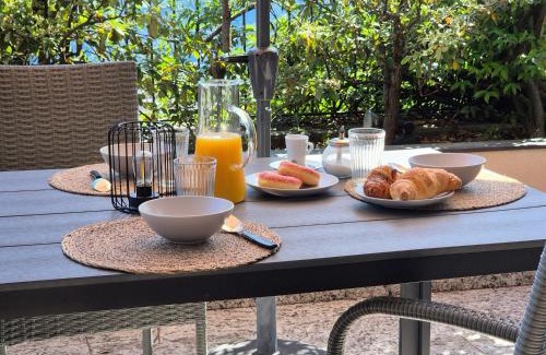Como Apartment | La BuCa - in Como - Complete apartment, 150 sq m - Private covered parking - Private terrace - Fully equipped kitchen - Two large bedrooms