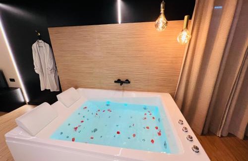 La Roche-sur-Yon Apartment | La Bulle d'Amour - Suite luxe & Spa