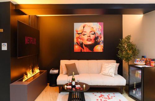 La Roche-sur-Yon Apartment | La Bulle d'Amour - Suite luxe & Spa