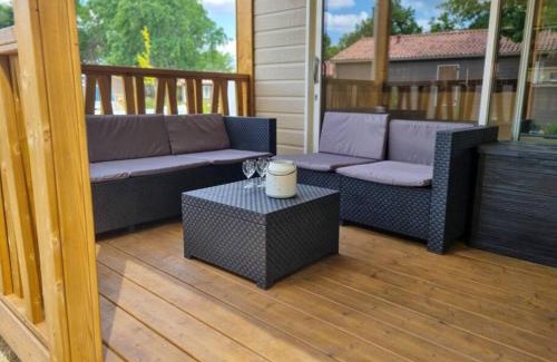Labouheyre Apartment | La Cabane aux Papillons chalet bord du lac de Peyre 7 pp piscine chauffée