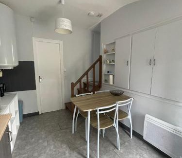 Eguzon-Chantome Apartment | La cabane du pêcheur