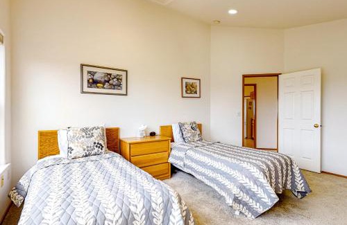 Oak Harbor House | La Cana Street Leisure - Main Home & In-Law suite