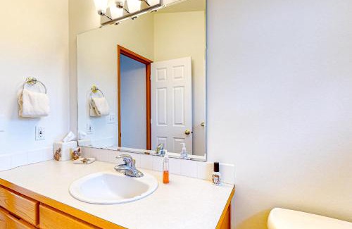 Oak Harbor House | La Cana Street Leisure - Main Home & In-Law suite