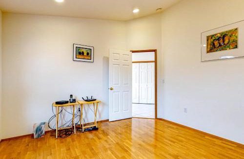 Oak Harbor House | La Cana Street Leisure - Main Home & In-Law suite