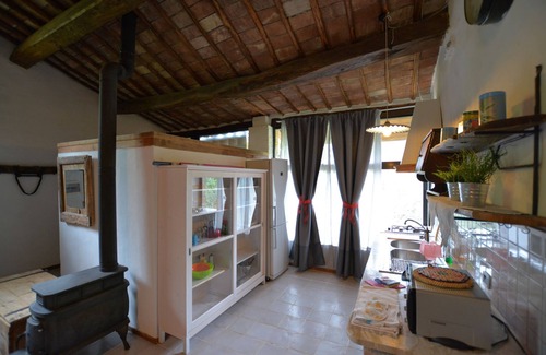 Radicondoli Apartment | LA CAPANNA apartment -in holiday house with pool and private gardens