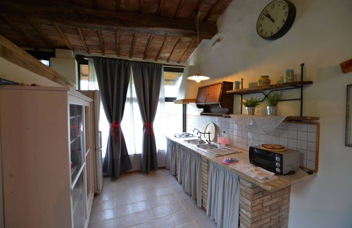 Radicondoli Apartment | LA CAPANNA apartment -in holiday house with pool and private gardens