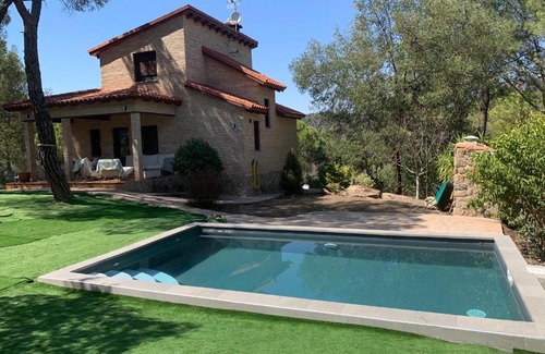 San Martin de Valdeiglesias House | La Casa de Ladrillos