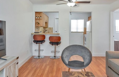 Edgewood House | LA CASA A - Close to Airport/Cruise port / Beaches