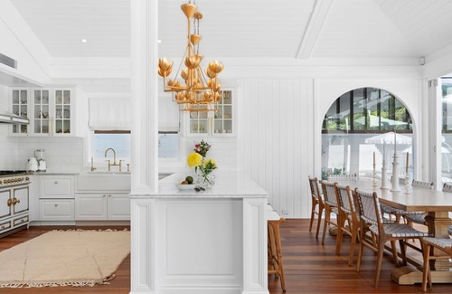 Noosa Heads House | La Casa Blanca - A short stroll to the famous Hastings Street