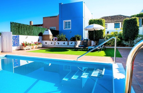 San Juan del Reparo Ski Chalet | La casa de mi abuela with heatable pool