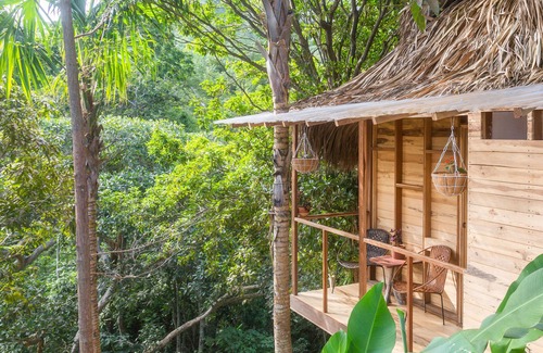 Buritaca Cabin | La Casa de Moncoro wooden jungle cabin at The Fort
