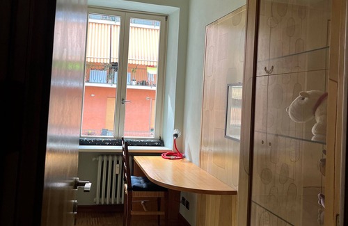 Historic Centre Apartment | La casa degli angeli: in the city center apartment decorated by local artists