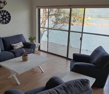 El Santuario House | La Casa del Lago