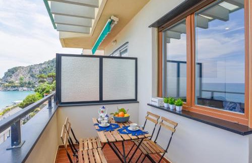 Bergeggi Apartment | La Casa del mare di Ginni e Virgi by Holiday World