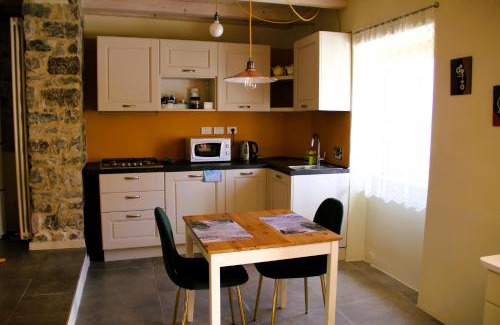 Giucano Apartment | La Casa del Sole a Cosy Nest in Lunigiana, Tuscany