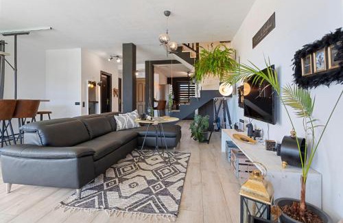 Geafond Villa | La Casa del Volcano Corralejo Pool