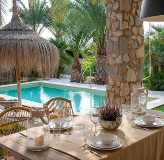Algoda House | La Casa del Zurdo, oasis de palmeras en Alicante con piscina