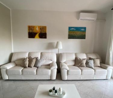 Zona XXXIII Acilia Sud Apartment | La Casa di Carlotta e Camilla