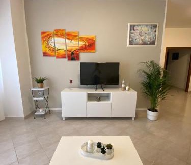 Zona XXXIII Acilia Sud Apartment | La Casa di Carlotta e Camilla