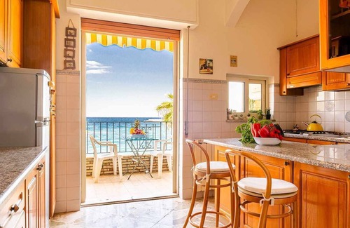 Giardini Naxos Apartment | La Casa di Elvira - Sea View