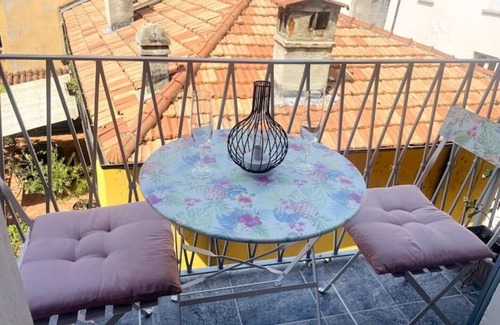 Arona Apartment | La Casa di Picasso: Loft con Arte Moderna