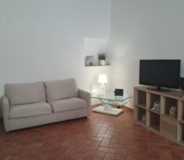 Rosignano Marittimo Apartment | La casa nel castello