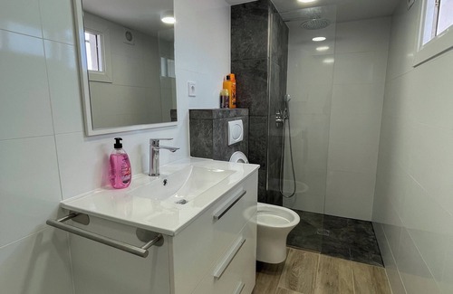 Poligono Alameda Apartment | La Casa Nona