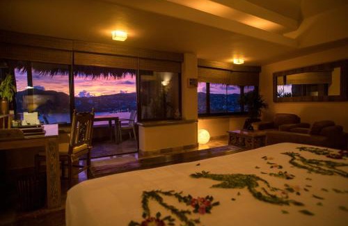 Ixtapa - Zihuatanejo Hotel | La Casa Que Canta