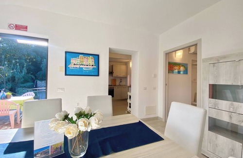 San Massimo Apartment | "La Casa Rosa Due", 2b/1b apartment at the top floor with parking and garden