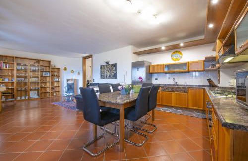 Marciaga Apartment | La Casa Rossa tra lago e montagna garage wi-fi