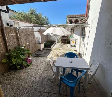 Ex Campo d'Aviazione Apartment | La casa tra il verde e il mare
