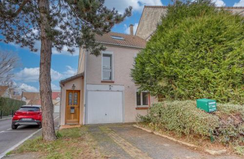 Guyancourt Apartment | La Casablanca - Guyancourt