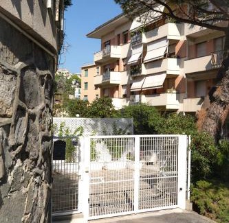 Sturla Apartment | La Casetta - Gaslini e Boccadasse - private parking & garden
