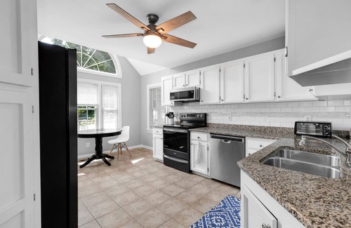 Cary House | La Casita Cary- Home Away from home