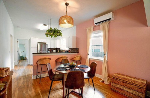 East Tampa House | -La Casita de Belen-Bungalow in Ybor City!1Mile