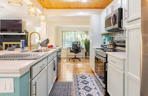 West Ashley House | La Casita, La Casita| Cozy Retreat Close to Downtown