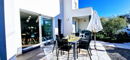 Sete Villa | LA CATALANE, Villa Contemporaine en Bord de Mer et Climatisée