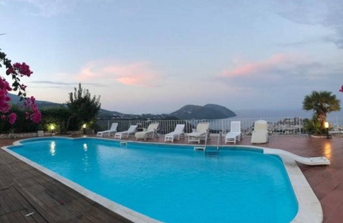 Monte Gallina House | La Cecilia, panoramic and evocative house in a villa with swimming pool
