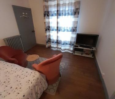 Thiers Bed & Breakfast | La Chaloupe 4