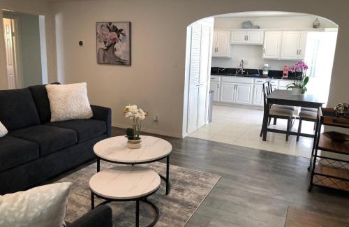 North Hollywood House | LA Charm