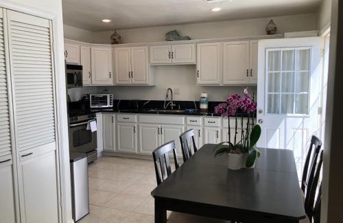 North Hollywood House | LA Charm