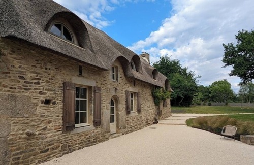 Camors House | La Chaumière Idyllique