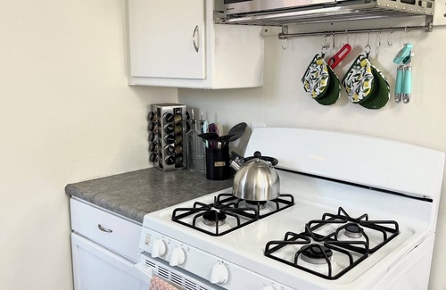 Pacific - Edison House | LA Chic 1BR in Glendale Near Hollywood and Downtown LA