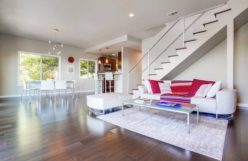 Los Feliz House | LA Chic Stunning Views & Sunsets close to Griffith Park Observatory & Hollywood