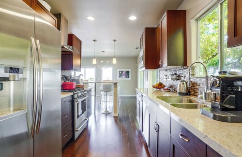 Los Feliz House | LA Chic Stunning Views & Sunsets close to Griffith Park Observatory & Hollywood