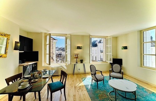 Amboise Apartment | La Chocolaterie, Dream stay, Majestic view of the Chapelle Saint-Hubert