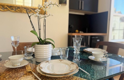 Amboise Apartment | La Chocolaterie, Dream stay, Majestic view of the Chapelle Saint-Hubert