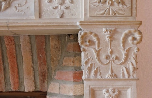 Amboise Apartment | La Citadine : Historic Amboise, Heart of Old Town, Royal Views of Chateau, A/C