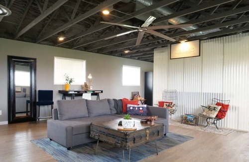 Acton Apartment | La Cochera Indy East - No Cleaning Fees