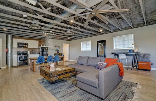 Acton Apartment | La Cochera Indy East - No Cleaning Fees